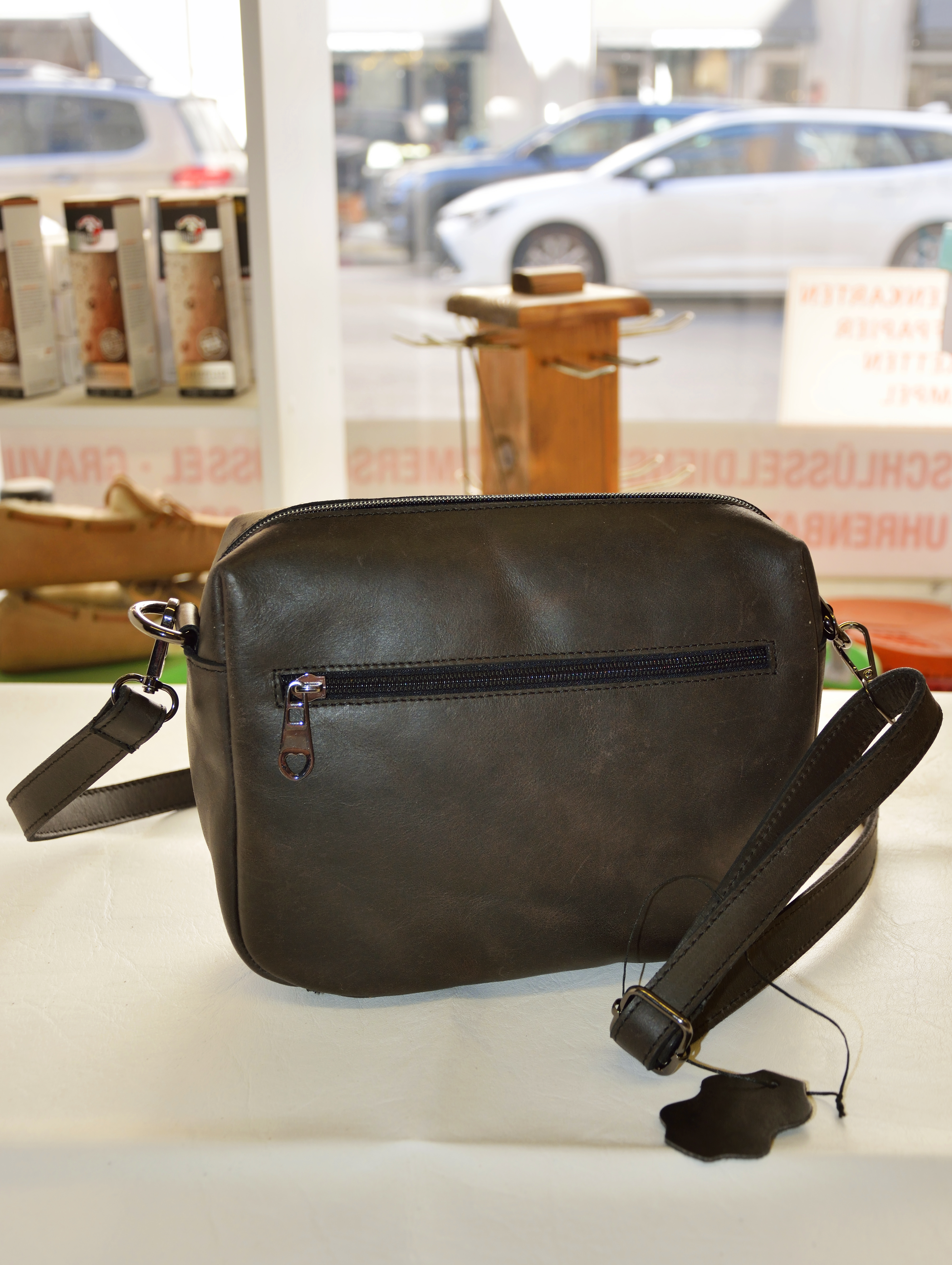 <br />
<b>Warning</b>:  Undefined variable $kl_liste_bild in <b>/home/al76tgm1mylb/webseiten/classes/class.crudpreisedetailmieten.php</b> on line <b>250</b><br />
<br />
<b>Warning</b>:  Trying to access array offset on null in <b>/home/al76tgm1mylb/webseiten/classes/class.crudpreisedetailmieten.php</b> on line <b>250</b><br />
