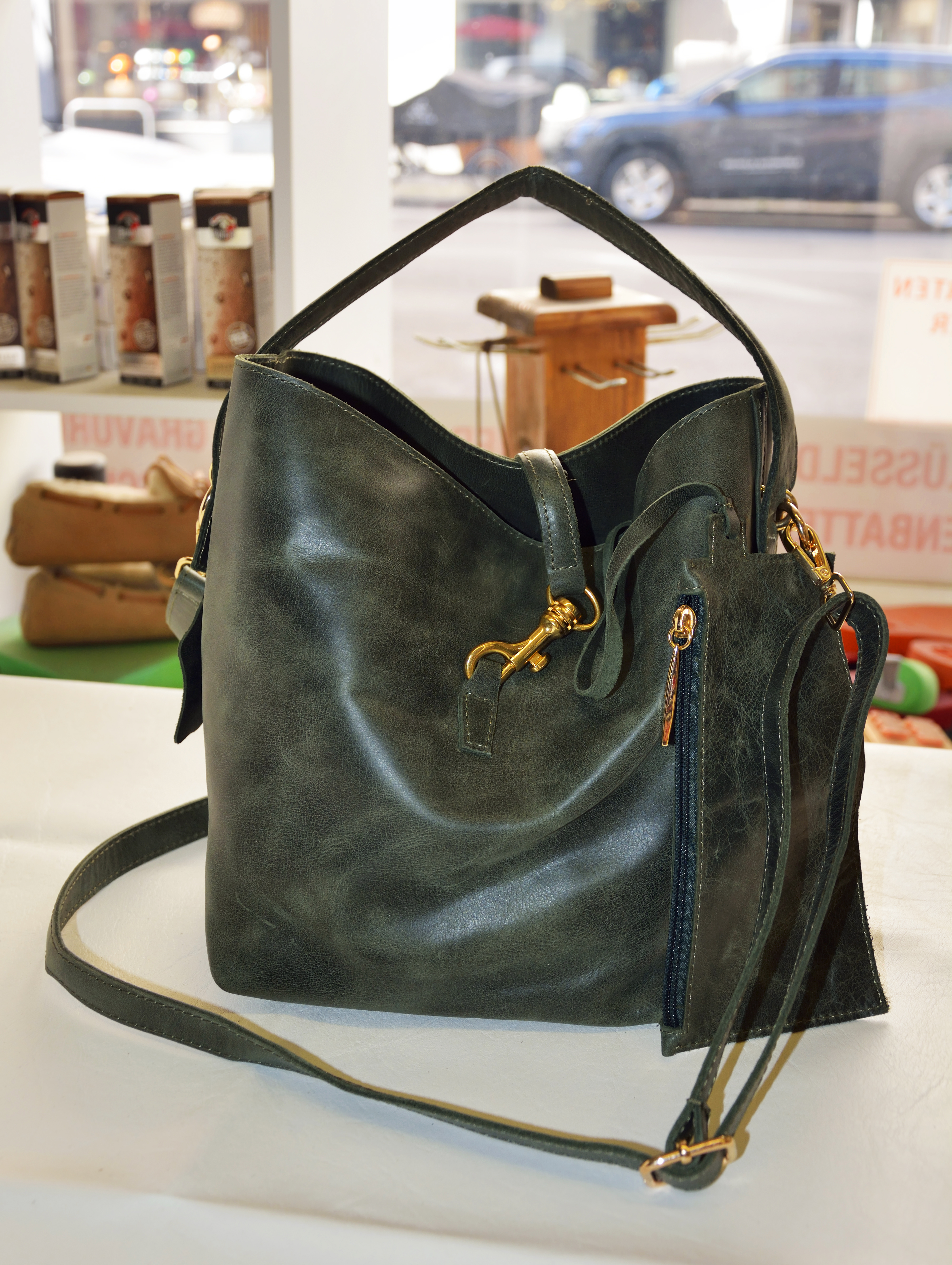 <br />
<b>Warning</b>:  Undefined variable $kl_liste_bild in <b>/home/al76tgm1mylb/webseiten/classes/class.crudpreisedetailmieten.php</b> on line <b>250</b><br />
<br />
<b>Warning</b>:  Trying to access array offset on null in <b>/home/al76tgm1mylb/webseiten/classes/class.crudpreisedetailmieten.php</b> on line <b>250</b><br />
